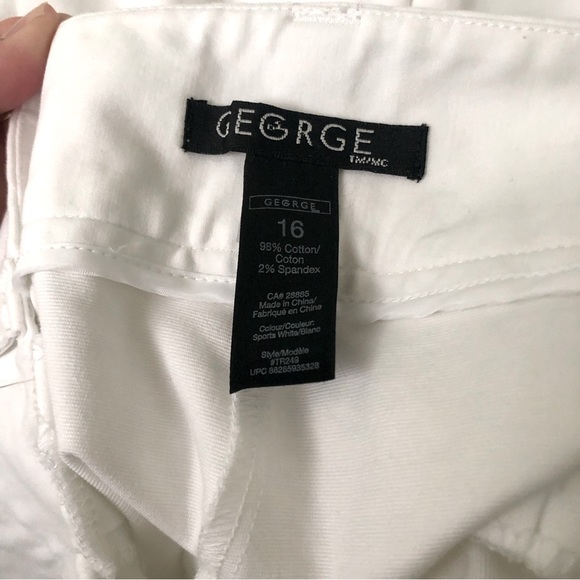 George Ladies White Walking Shorts Size 16 Beautiful Condition just like NEW - Picture 2 of 3